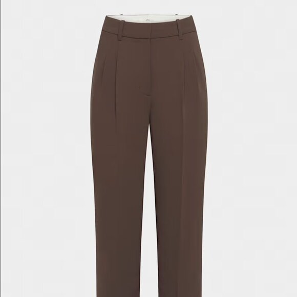 Aritzia Effortless Pant Short - Picture 1 of 8